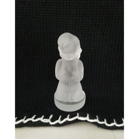 Crisa Kristaluxus 24% pbo Frosted Glass Girl Kneeling Praying Figurine - Picture 1 of 5